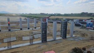 S8 zadanie1 14 20260713 ES 108 widok na słupy z korpusu P4