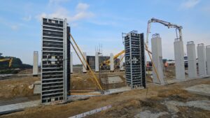 S8 zadanie1 18 20260717 ES 108 betonowanie słupów