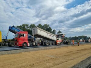 S8 zadanie1 10 20260909 120+150 120+450 L warstwa podbudowy asfaltowej AC22P